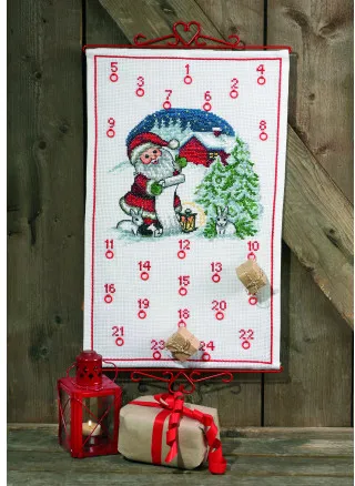 Permin Broderiset Adventskalender - Jultomte och kaniner 38 x 62 cm